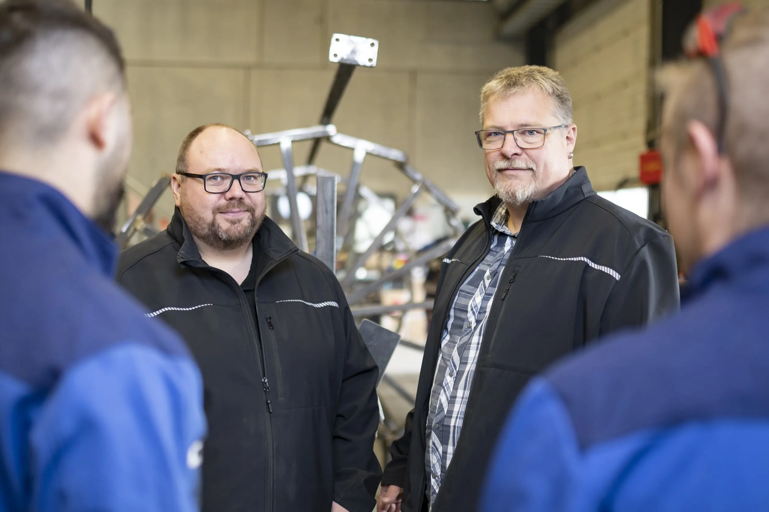 Markus Ruf (links) und Armin Zimmermann, Führungsduo der Ruf & Keller Metallbautechnik in Watterdingen, wollen mit der 3-Tage-Woche langfristig attraktive Arbeitsplätze bieten.