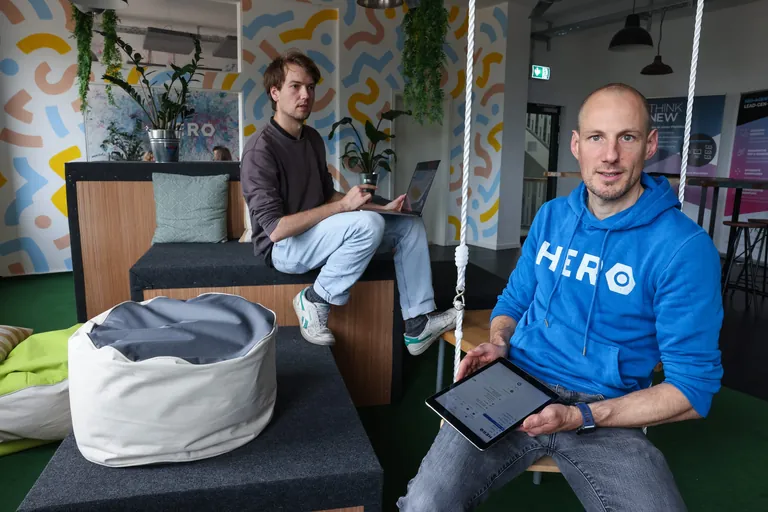 Michael Kessler (r.) und Philipp Lyding, Geschäftsführer von Hero-Software, Hannover.