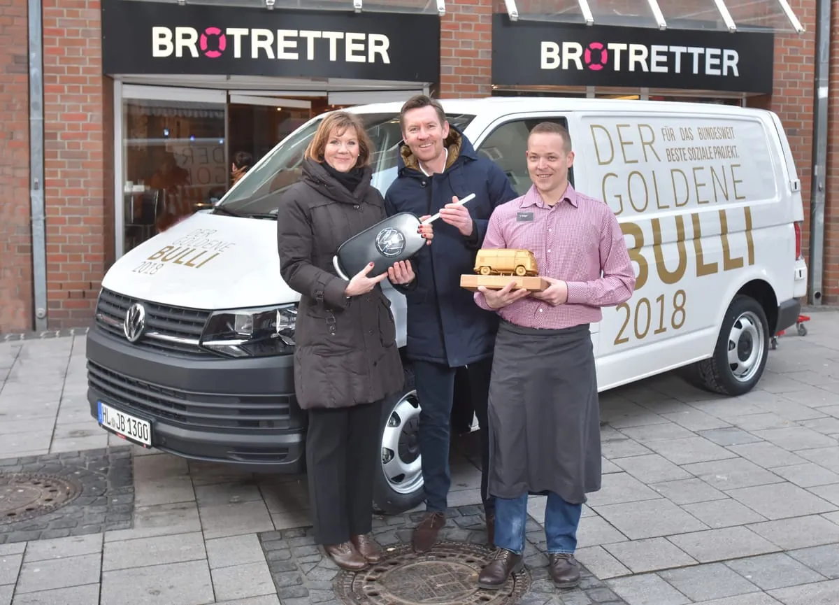 VW-Transporter an "BrotRetter" übergeben