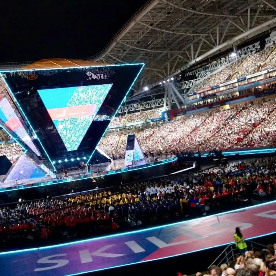Tausende Fans der WorldSkills 2019 und der Teams feiern in der Kasan-Arena.