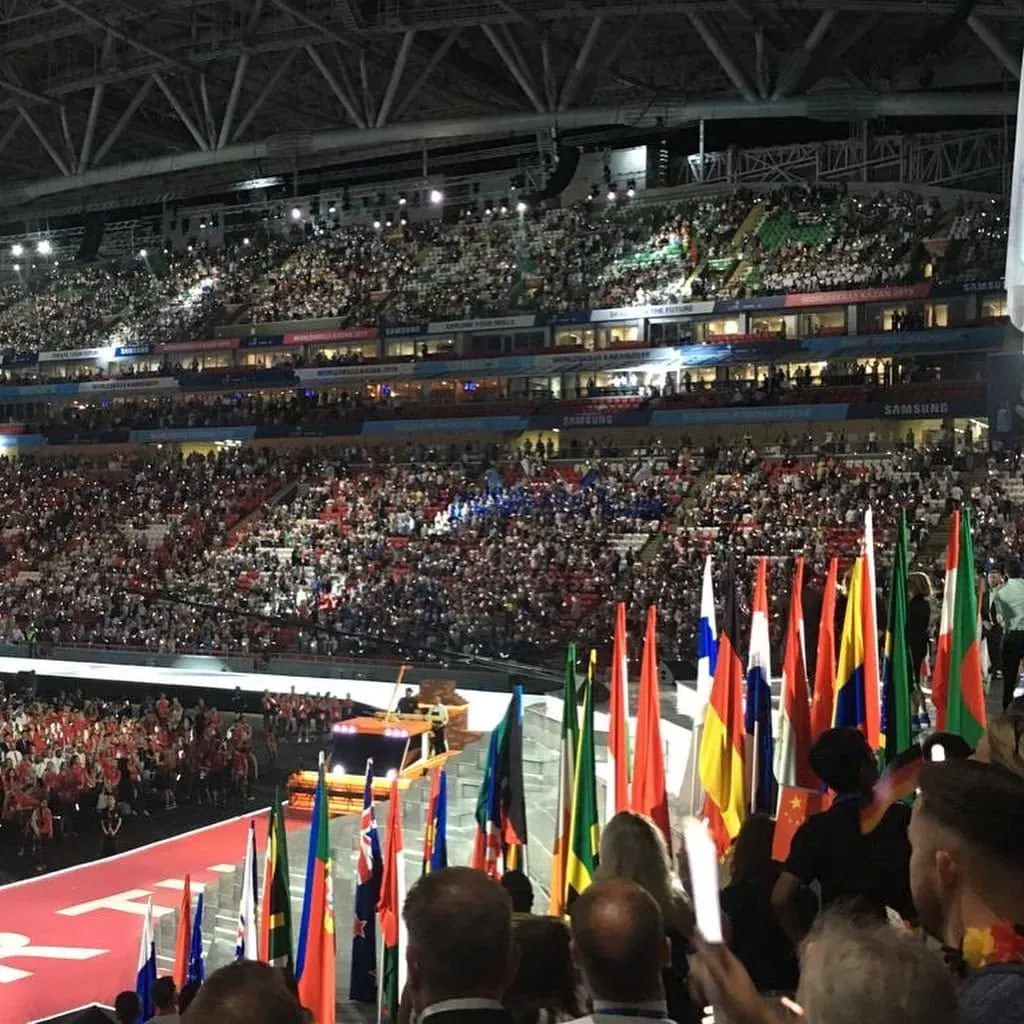 Die Menschenmassen bei der Feier beeindrucken auch das Nationalteam der Stuckateure.