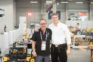 Heute geht der Wettkampf los; beim familiarization day konnte sich Alexander Bruns schon mit dem Arbeitsplatz vertraut machen.
