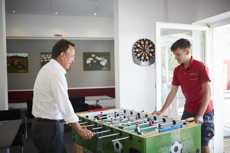 Gerd Zanker  mit Azubi Max Rehberg