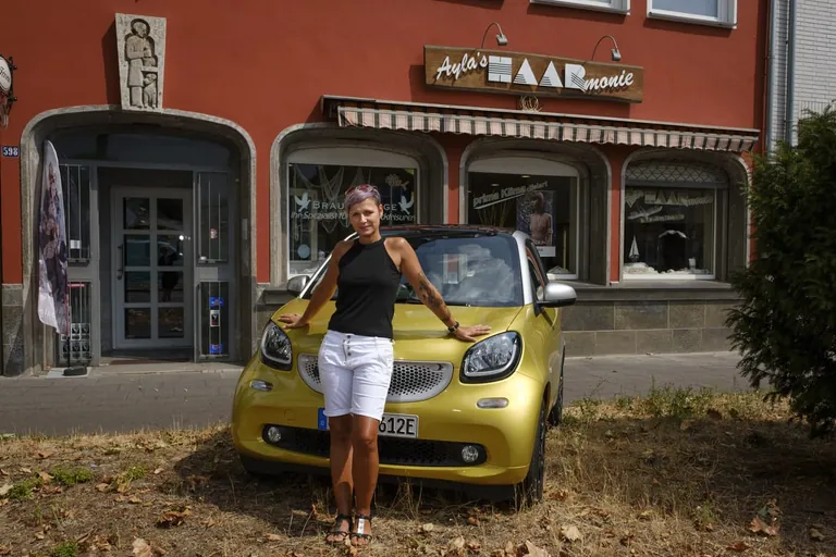 Ayla Liebig aus Köln mit dem Smart EQ Fortwo