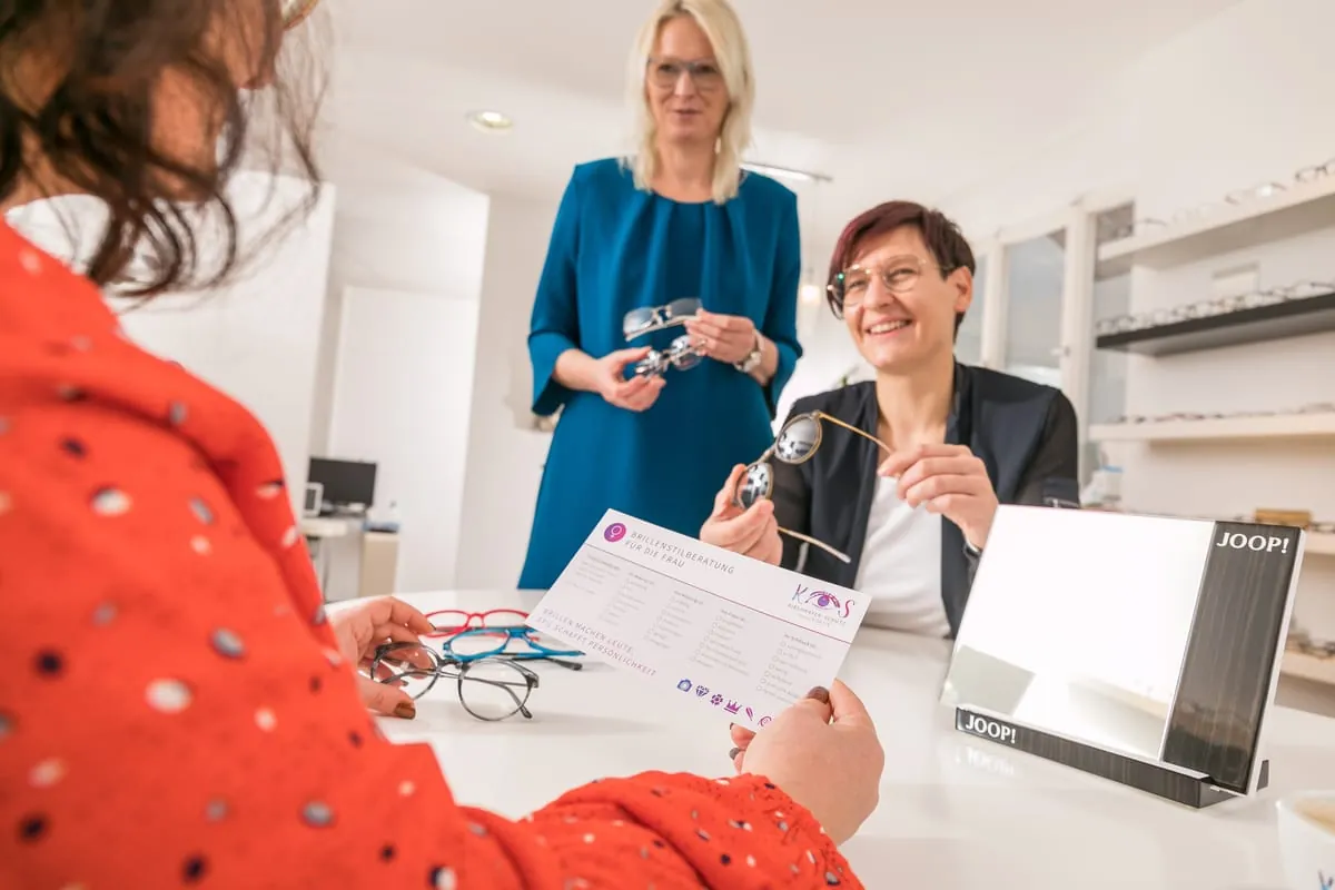 Katharina Schütz (li.) und Andrea Kirchmayer, Augenoptikermeisterinnen