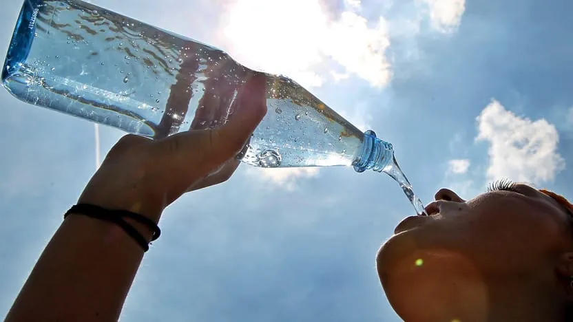 Trinken bei Hitze: Auch im Job nicht warten, bis der Durst kommt!