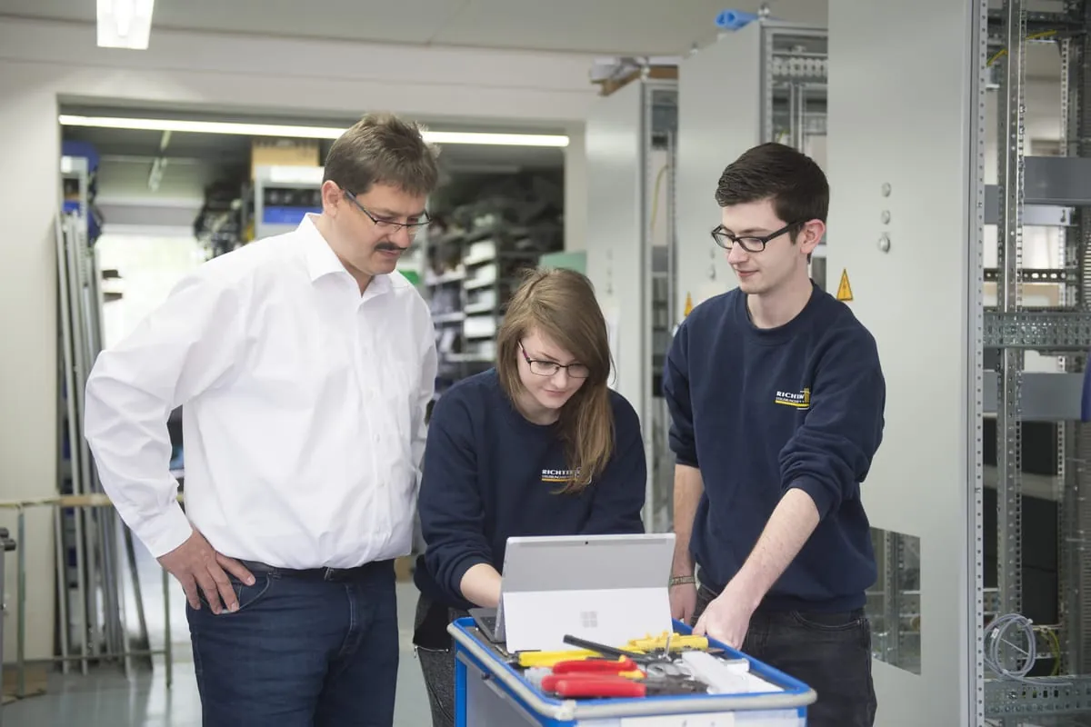 So machen Azubis ihre Chefs digital fit