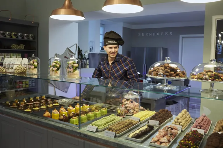 Georg Bernhofer er&ouml;ffnete vor zwei  Monaten seine eigene Schokoladen-manufaktur in Oberbayern.