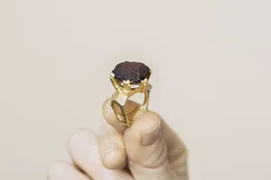 einzigartiger Granat aus eigener Werkstatt 