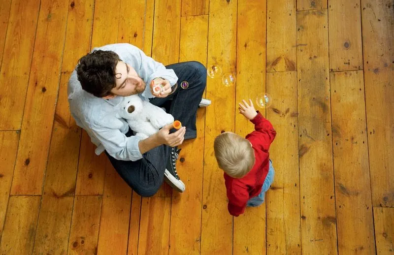 Elternzeit: Geselle auf Babyurlaub