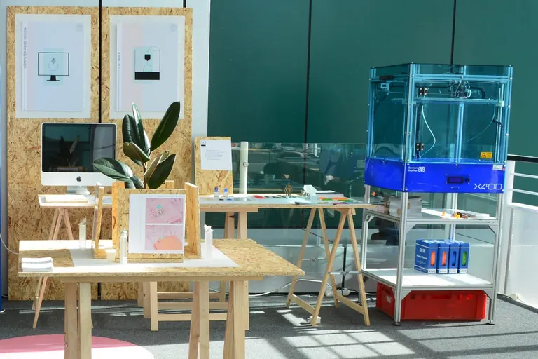 Goldschmiede Albath druckt Schmuck