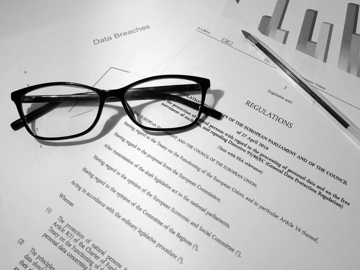 Aushangpflichten: Prüfen Sie jetzt Ihr (digitales) Schwarzes Brett