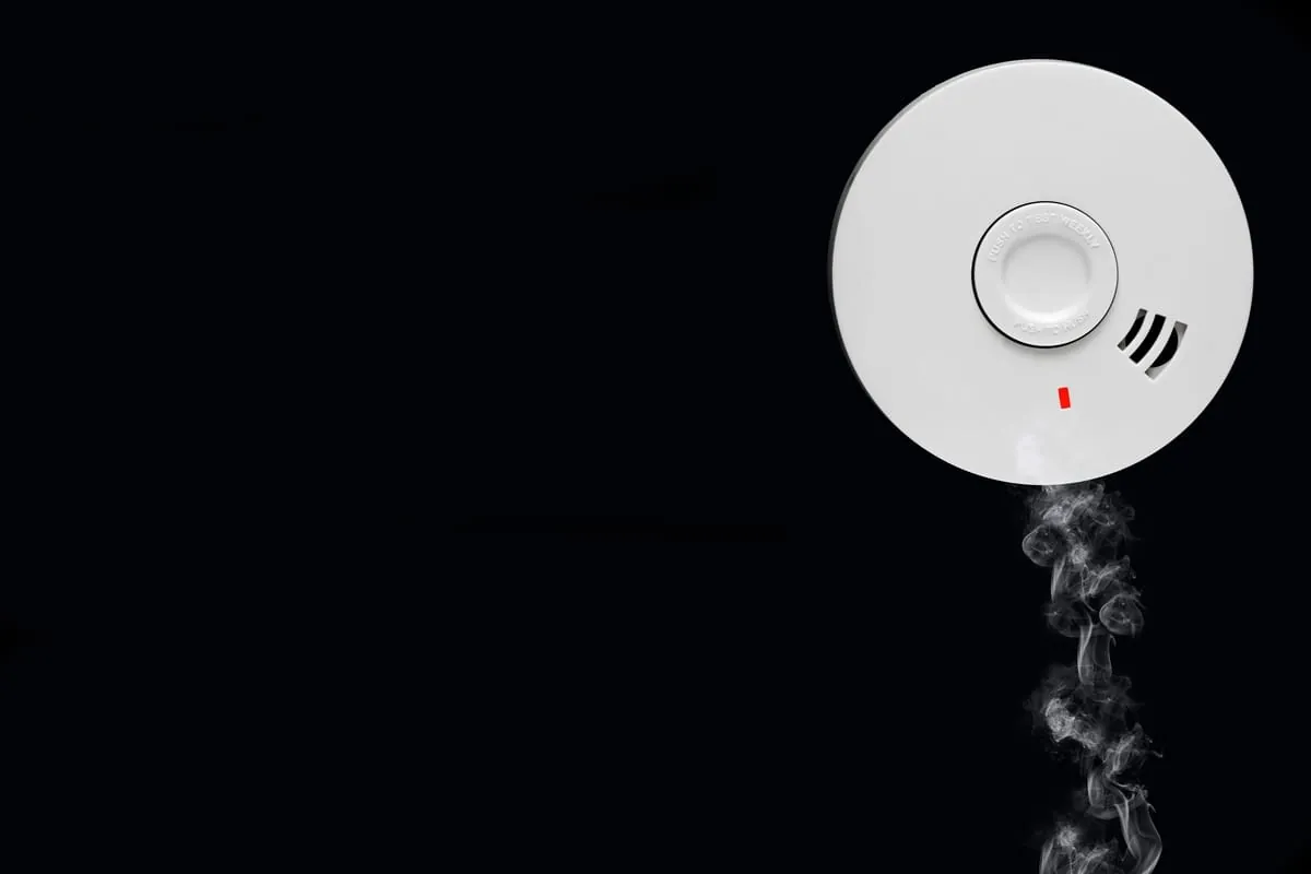 Rauchmelder gibt Fehlalarm: Wer die Feuerwehr bezahlt