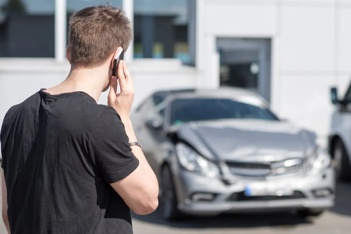 Privat-PKW: Keine Fahrerflucht auf Betriebsgelände