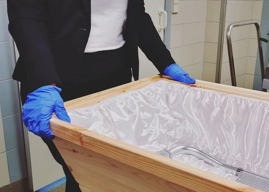 Tabuthema Tod: Bestatterin zeigt ihren Berufsalltag auf Instagram