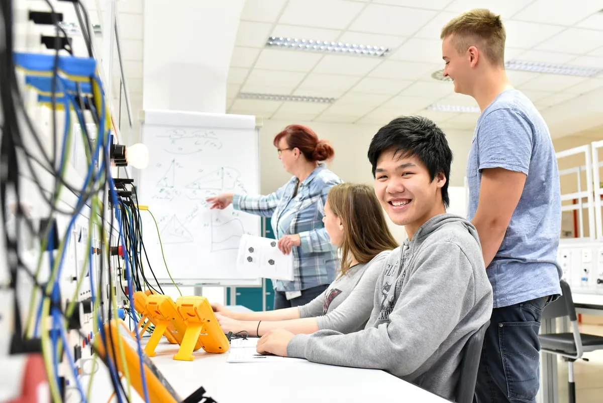 Wirtschaft pocht auf 3+2-Modell