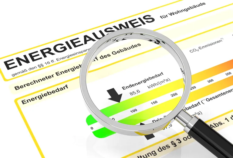 Wer eine Immobilienanzeige aufgibt und bereits einen neuen Energieausweis besitzt, muss ab Mai die Effizienzklasse angeben.