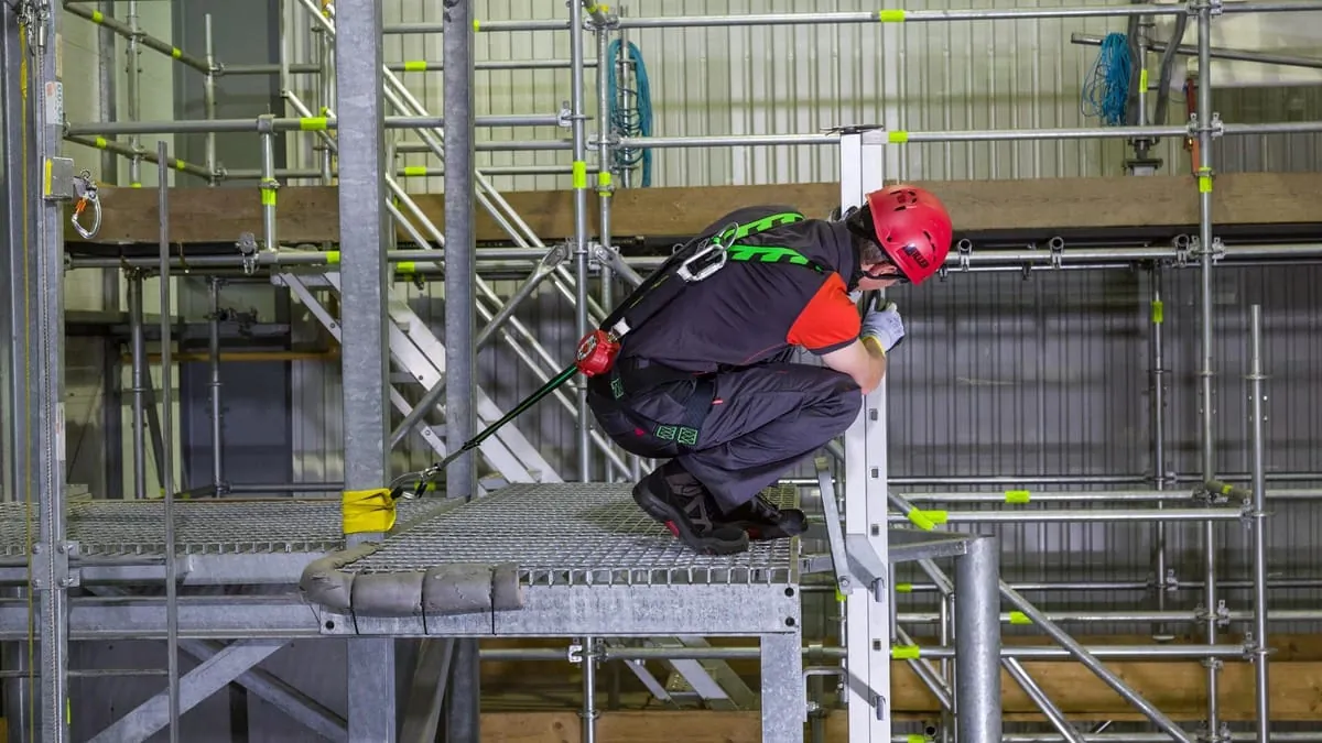 Honeywell: Leichtes Höhensicherungsgerät für die Arbeit an Absturzkanten