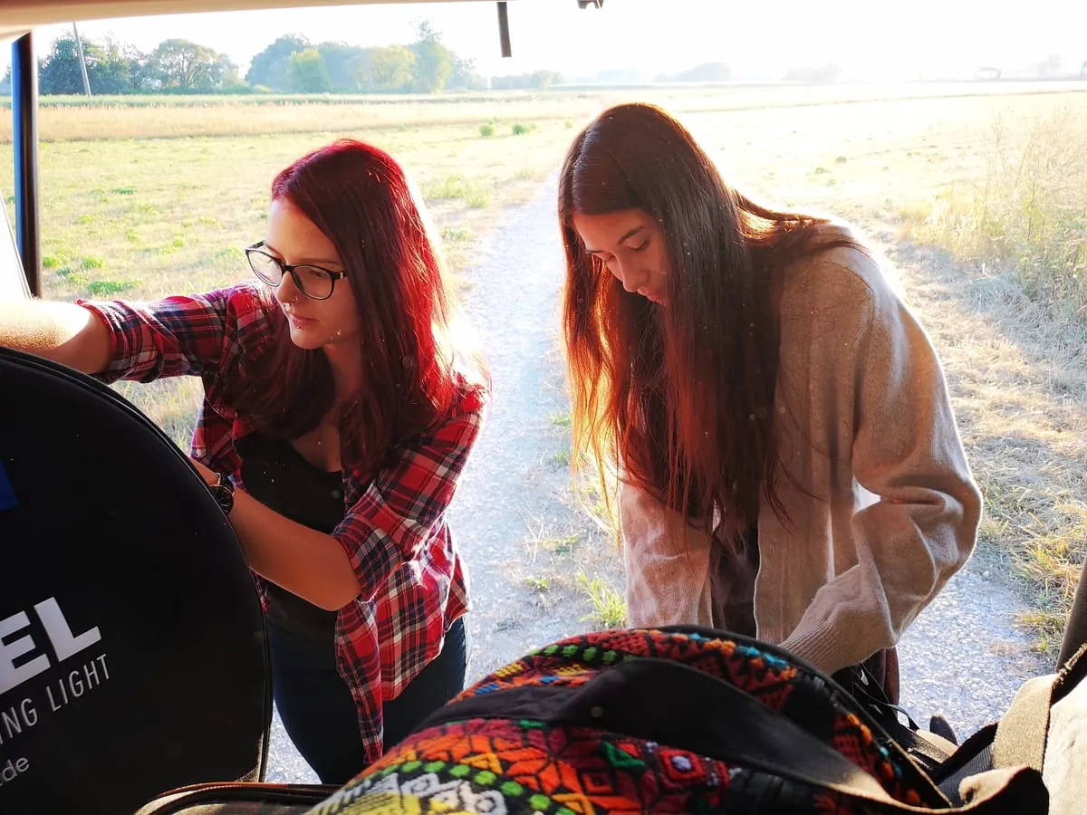 Geflüchtete mit neuer Perspektive: Packen am Morgen