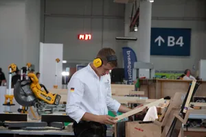 Zimmerer Alexander Bruns war am ersten Wettkampftag sehr erfolgreich. Als erster konnte er Modul 1 zur Bewertung abgeben.