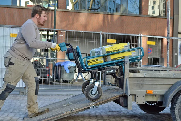 Makita  Akku-Schubkarre Steigung