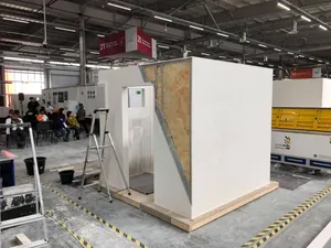 W&auml;hrend andere schon fertig sind mit ihrem letzten Wettkampftag, arbeitet Stuckateur Tobias Schmider flei&szlig;ig weiter.