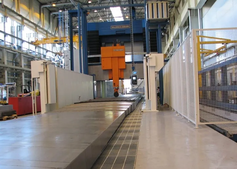 Werkzeugmaschinen: Powertech-Tisch von Waldrich Coburg