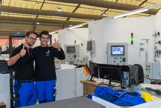 Es ist vollbracht: Alle Teilnehmer haben großes geleistet mit Unterstützung ihrer Trainer.