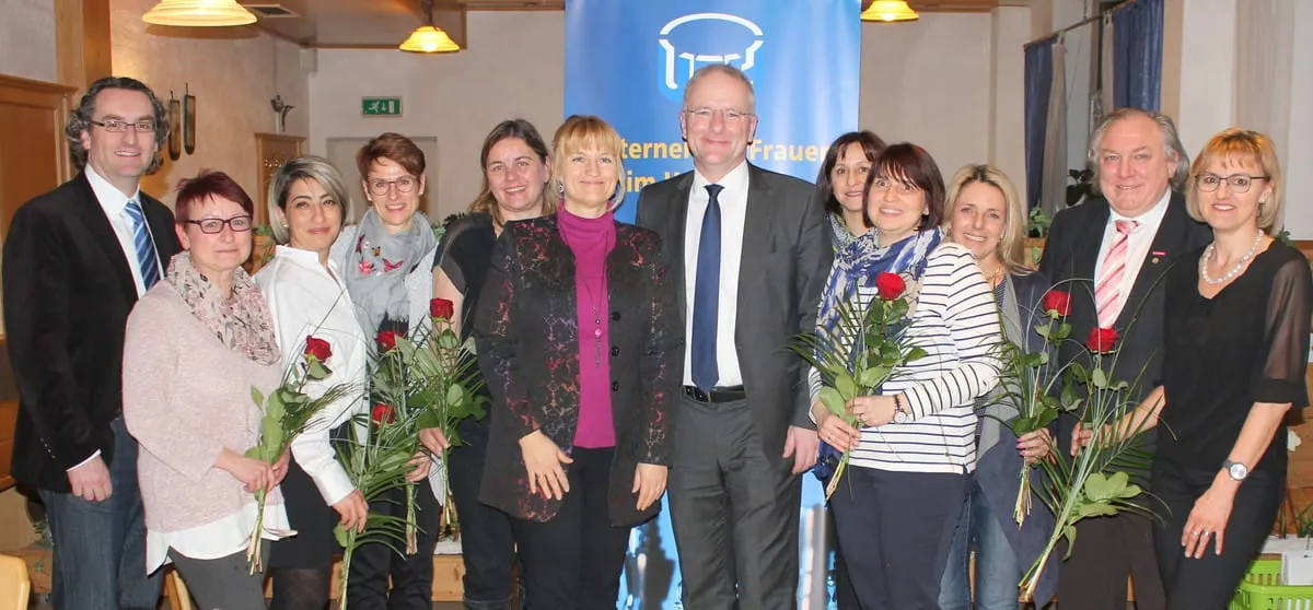 Neuwahlen mit Ehrengästen