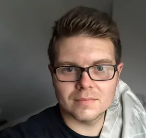 Raumausstatter-Lehrling Daniel Mayes