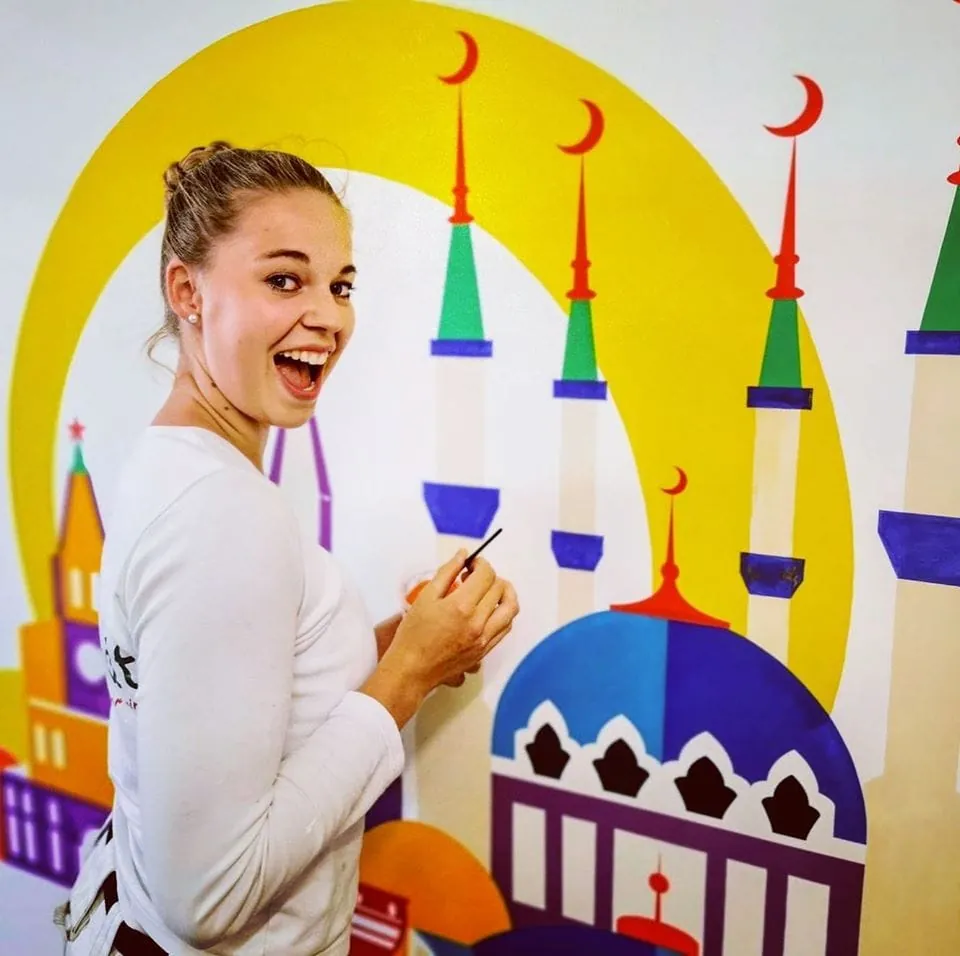 Farbenfrohe Zukunft: Eine Malerin auf ihrem bunten Weg zur Meisterin