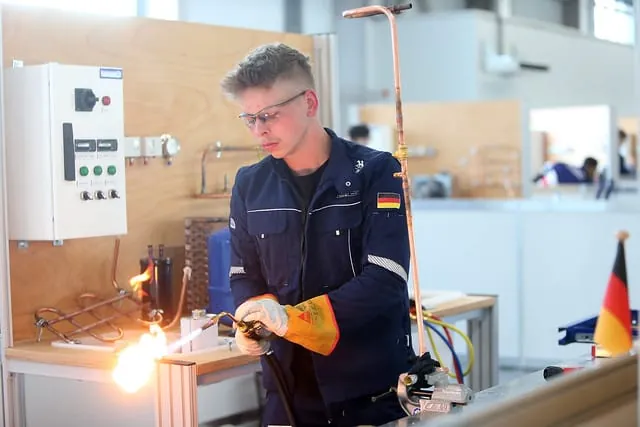 Beim Wettkampf an Skill 38, Kälte- und Klimatechnik, hat Lukas Brenne den 11. Platz belegt und holt sich eine Exzellenzmedaille.