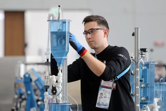 Beim Wettkampf an Skill 55, Water Technology, hat Lukas Kohl den 5. Platz belegt und holt sich eine Exzellenzmedaille.