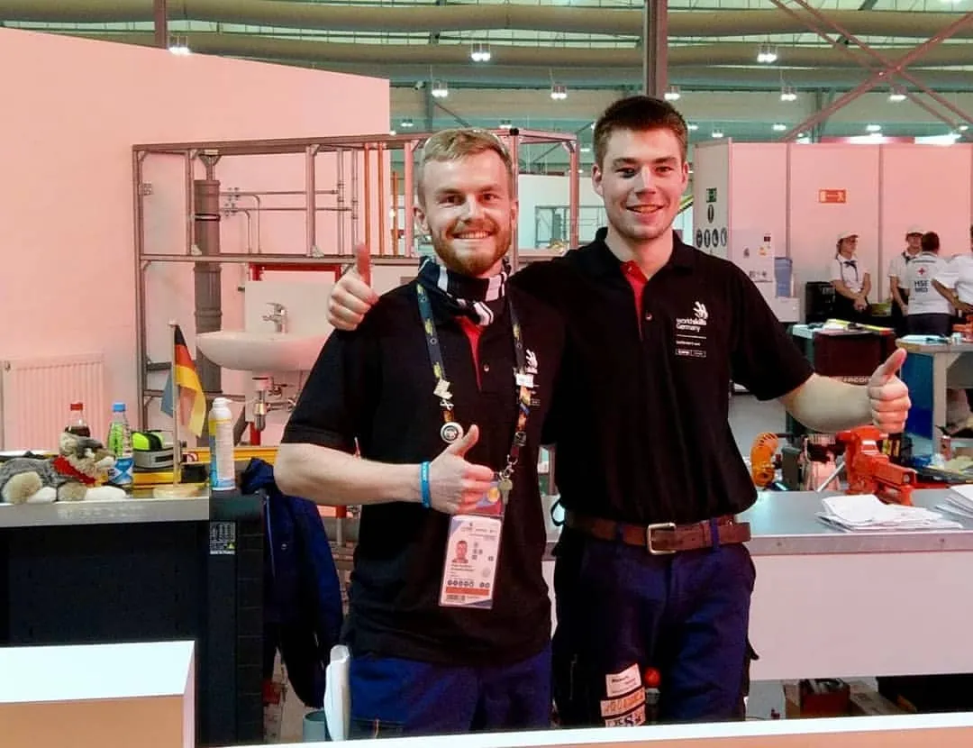 Auf Instagram postet das Nationalteam Sanitär Heizung das Bild eines glücklichen Dominik Philipp.