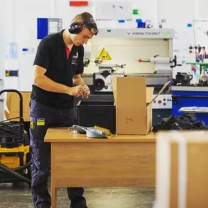 Industriemechaniker Franz Radestock macht sich bereit f&uuml;r seinen letzten Wettkampftag.