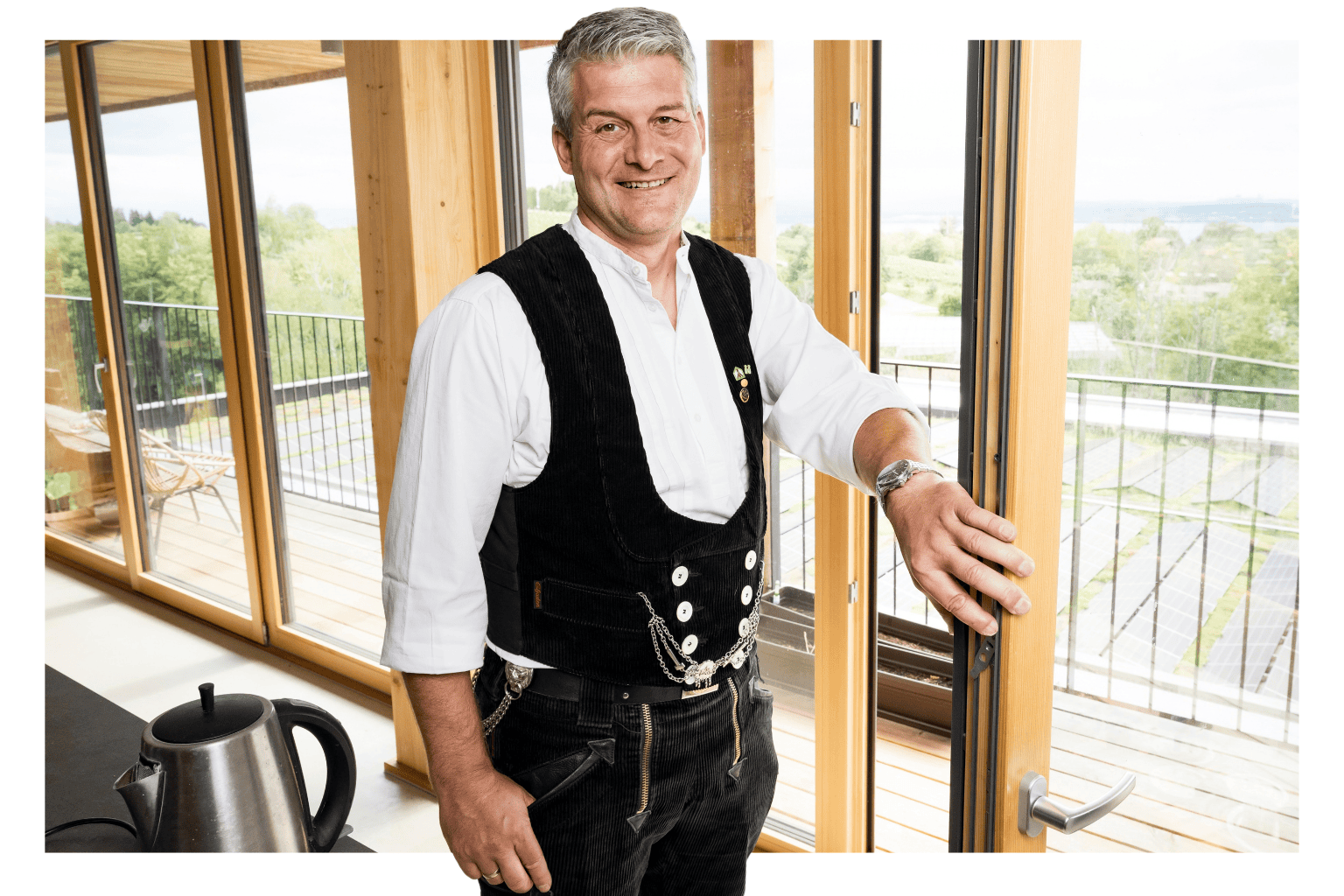 Sebastian Schmäh, Inhaber von Holzbau Schmäh in Meersburg am Bodensee, bietet seinen Azubis mit Mitarbeiterwohnungen bezahlbaren Wohnraum in der Tourismusregion.