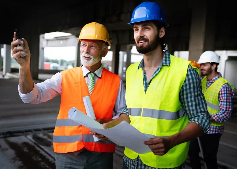 Bauarbeiter, Gewerbebau, Baubesprechung