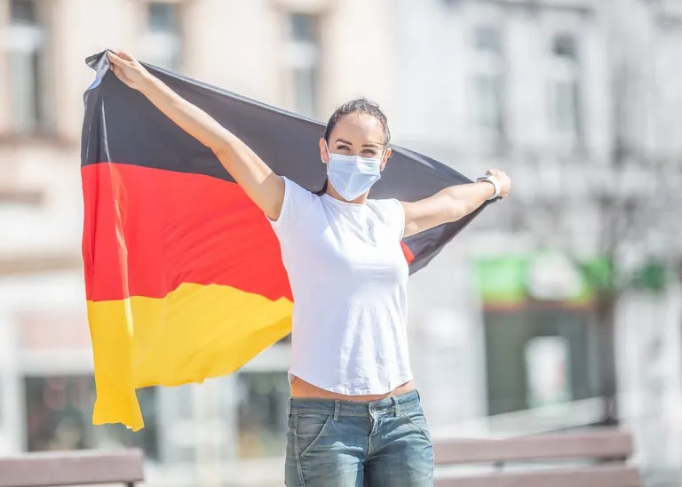 Deutschland-Fan mit Maske, Europameisterschaft, Corona
