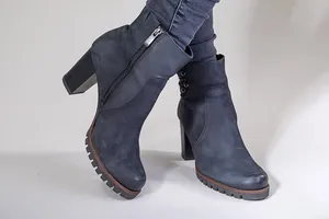 Schwarze Stiefeletten