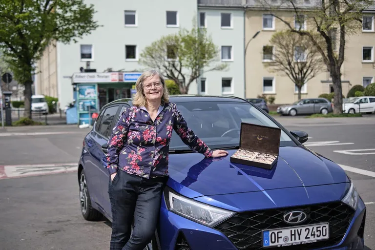 Optikerin Bettina Grueter-Wirth