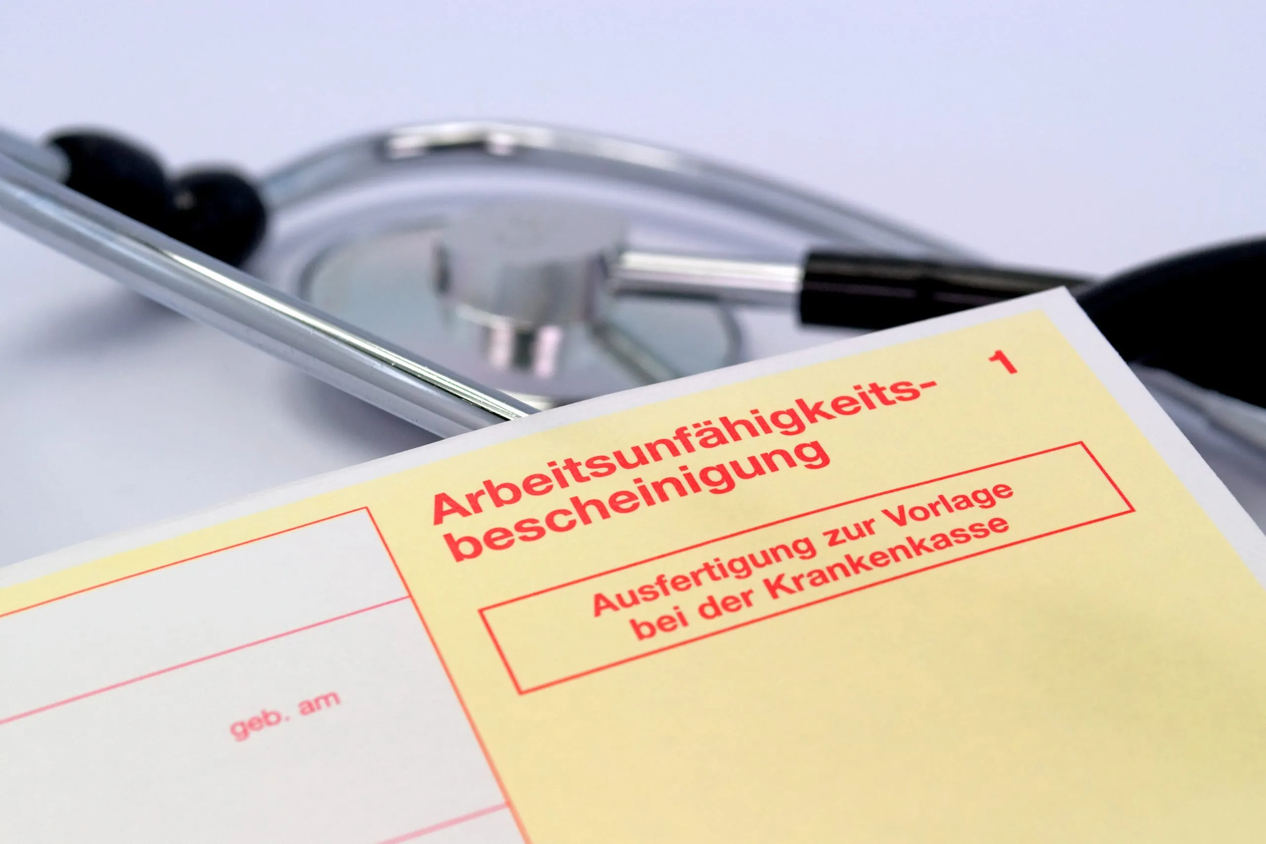 AU-Bescheinigung: Darauf müssen sich Chefs nach dem Aus für den gelben Zettel einstellen