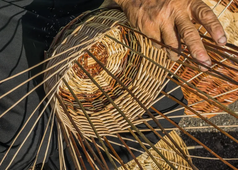 Das Flechthandwerk gilt als ein sehr altes Handwerk.