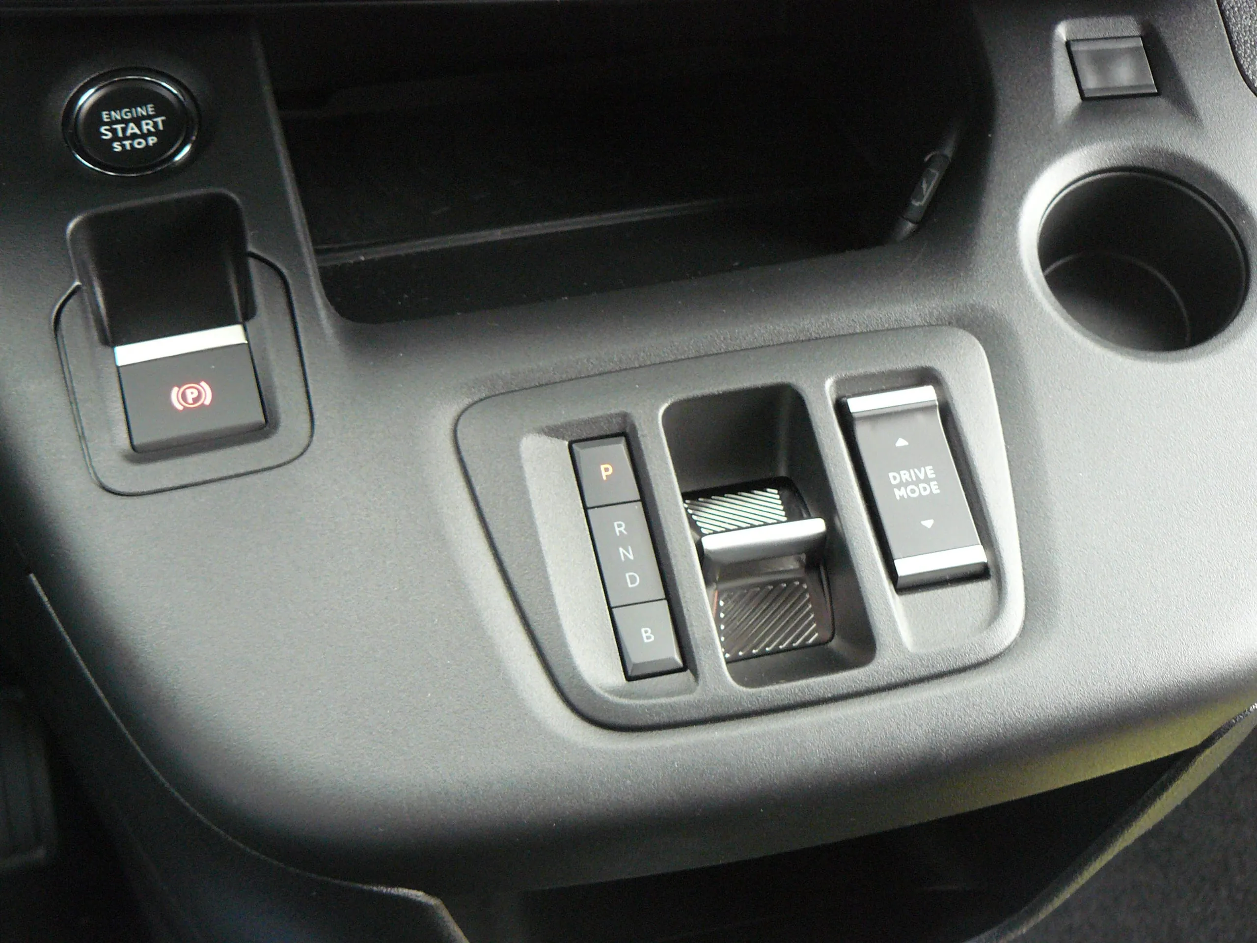 Opel Combo-e Cargo: Mittelkonsole