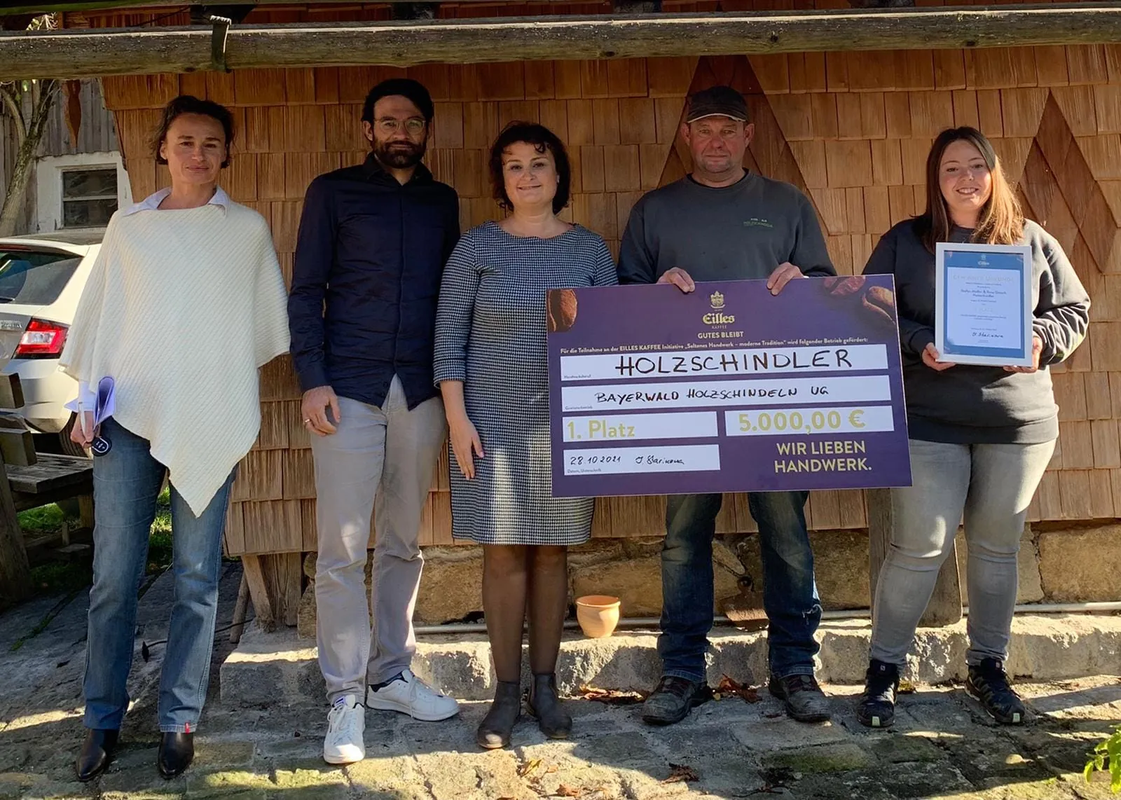 „Seltenes Handwerk und moderne Tradition“: Erster Preis für Holzschindler aus dem Bayrischen Wald