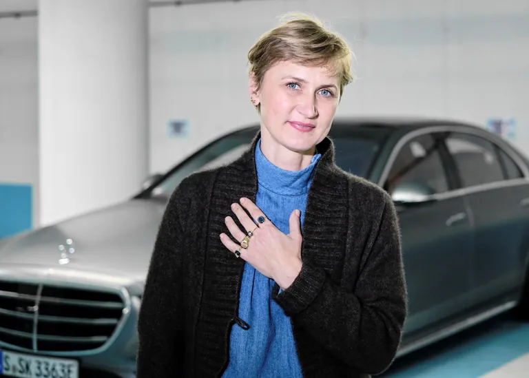 Goldschmiede&shy;meisterin Anna Malsbenden-Wei&szlig;