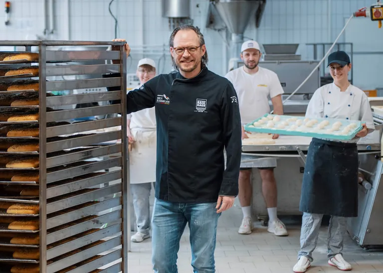 Konditormeister Andreas Fickenscher (li.)