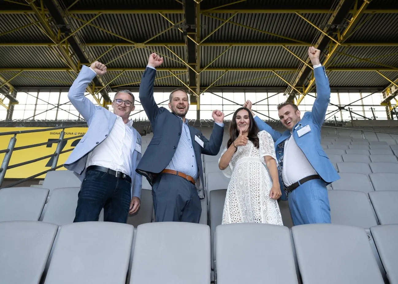 Macher. Machen. Mut.: Die Top Gründer im Handwerk 2021/2022 jubeln über ihren Sieg.