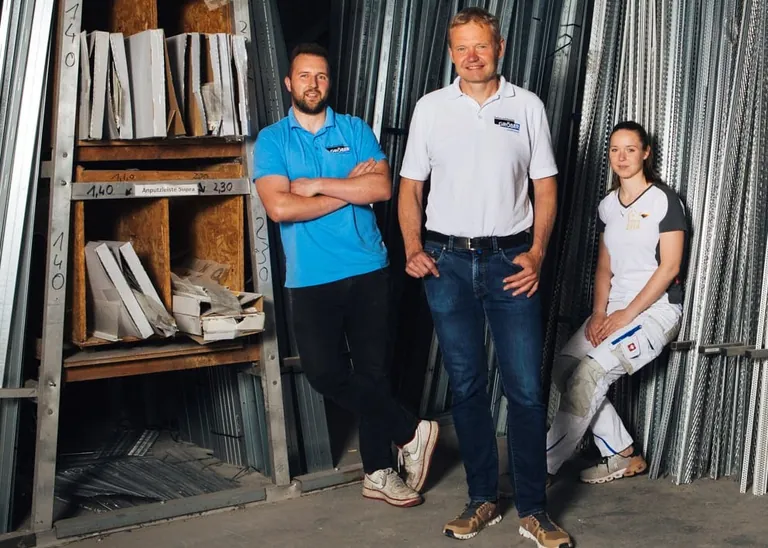 Christian Gr&ouml;bner (Mitte), Stuckateurmeister und Chef der Christian Gr&ouml;bner GmbH in Stuttgart.