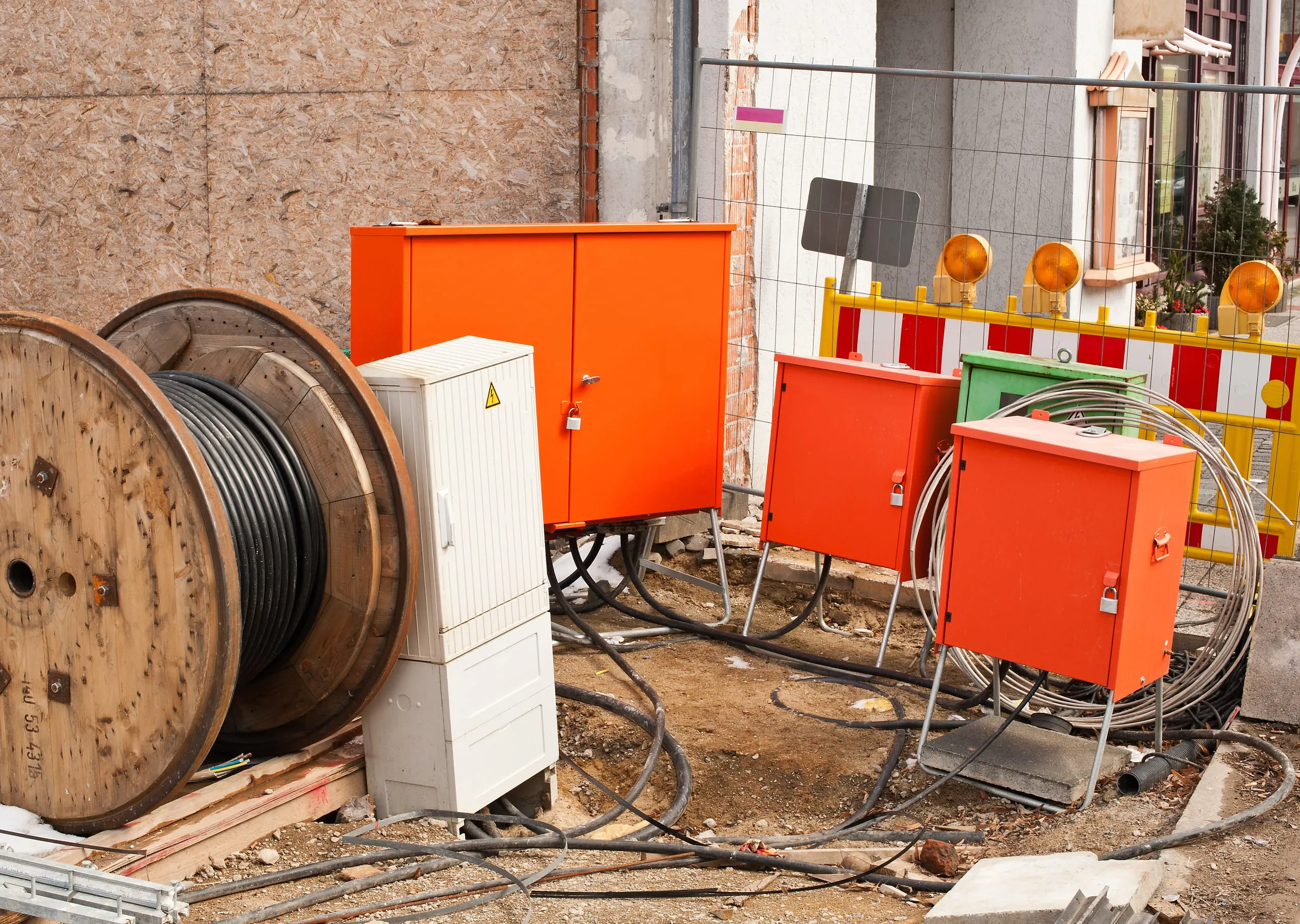 Elektrosicherheit am Bau: Wie die Stromversorgung auf Baustellen zuverlässig gelingt