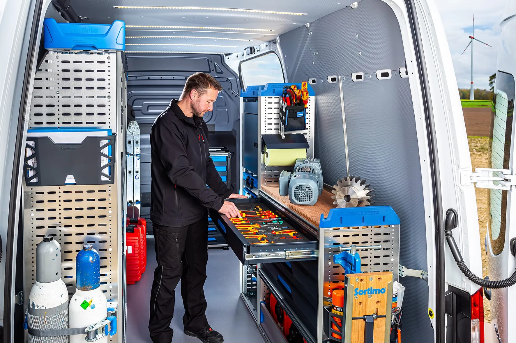 Ordnung ist das A und O: Sortimo bringt ein Facelift der Fahrzeugeinrichtung Globelyst mit an die Leine. Hier zu sehen im Mercedes-Benz Sprinter.